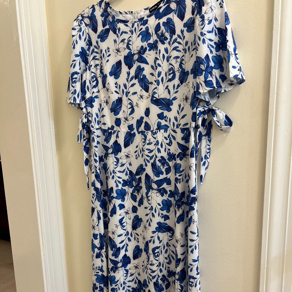 SHEIN Maxi Floral Dress Size 4 with Sleeve Ties